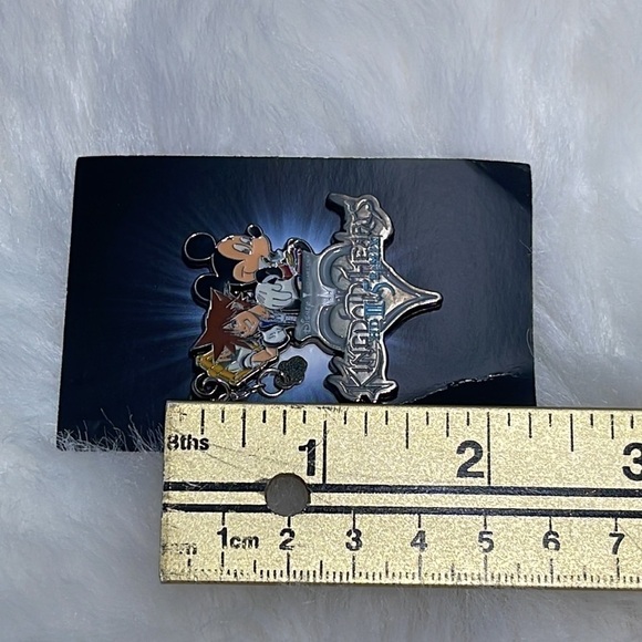 Disney Kingdom Hearts Mickey Mouse HD 2.5 Remix Square Enix Collector’s Pin - Picture 8 of 12
